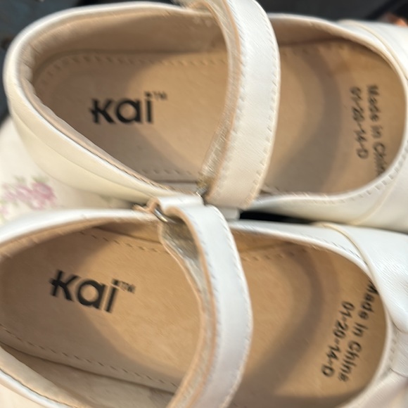 Girl shoes - Picture 3 of 3